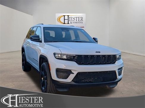 New 2025 Jeep Grand Cherokee Altitude image 1