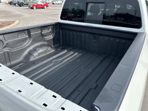 Used 2022 Nissan Titan SV RWD image 12
