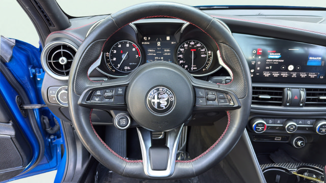 Used 2023 Alfa Romeo Giulia Estrema RWD image 16