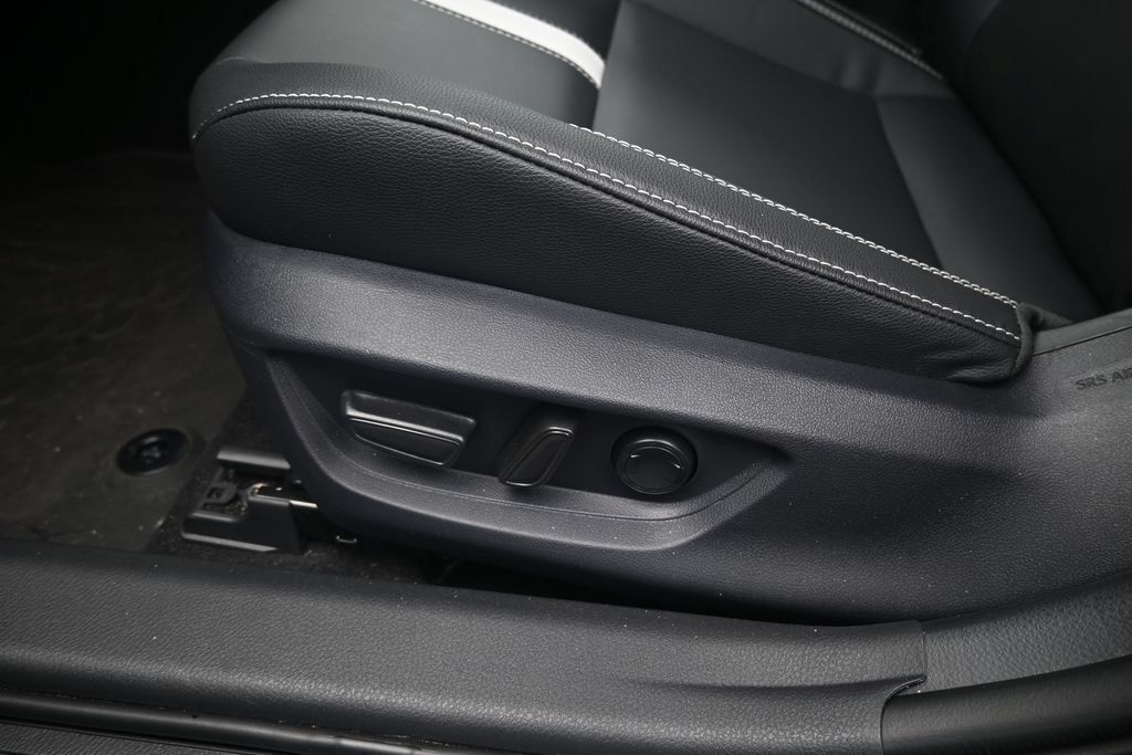 Used 2026 Toyota Camry SE w/ Convenience Package FWD image 19