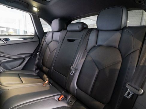Certified 2025 Porsche Macan image 35