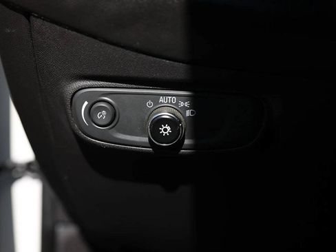 Used 2021 Chevrolet Equinox LS FWD image 16