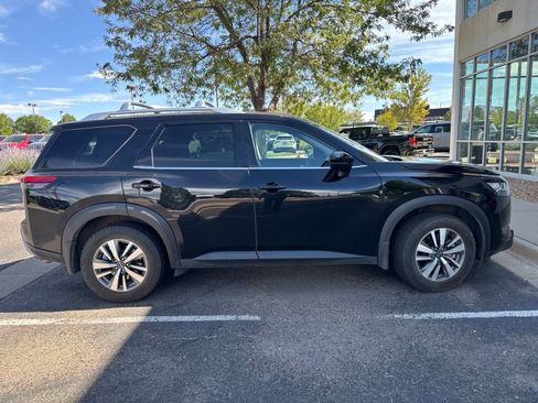 Used 2023 Nissan Pathfinder SL AWD/4WD image 1