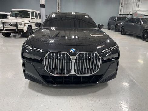 Used 2023 BMW 760i xDrive AWD/4WD image 2