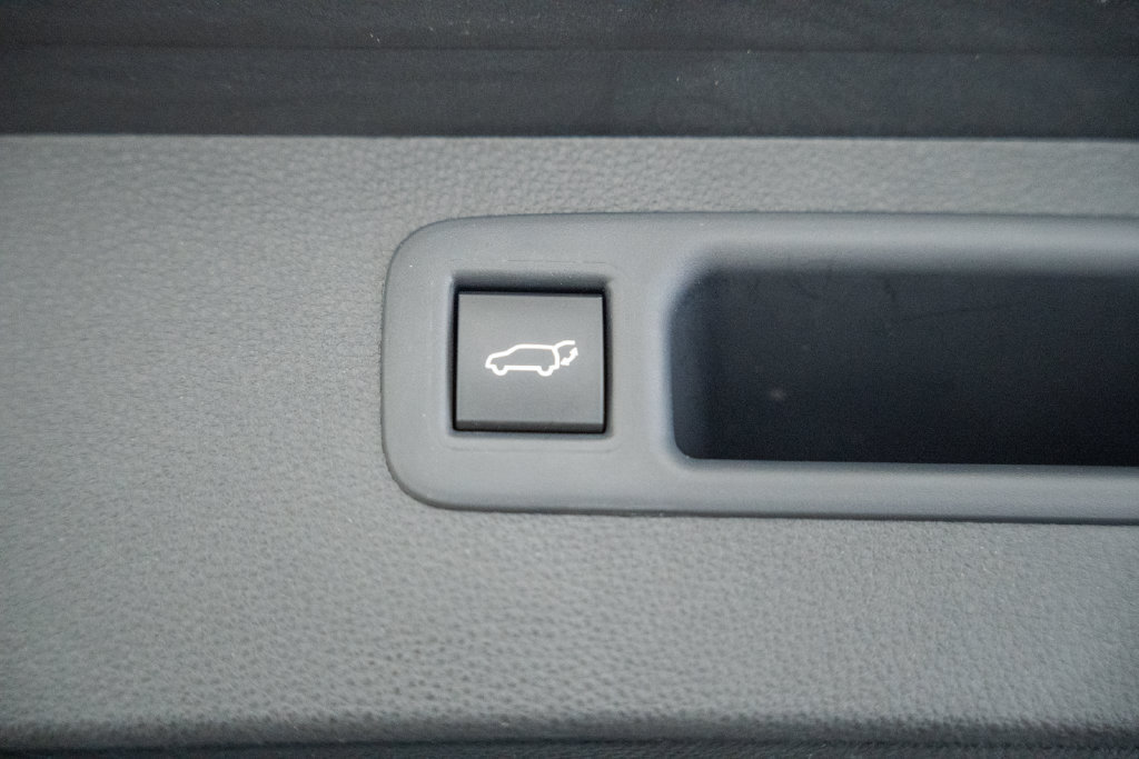 Used 2022 Toyota Highlander XSE AWD/4WD image 15