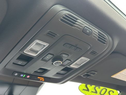 Used 2022 Cadillac Escalade Premium Luxury image 21