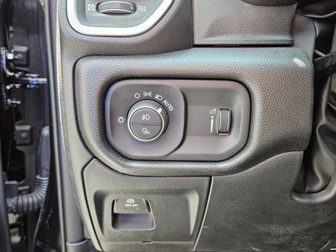 New 2026 RAM 1500 Express AWD/4WD image 17