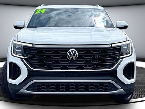 Used 2024 Volkswagen Atlas Cross Sport SE AWD/4WD image 2