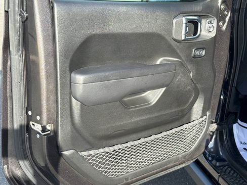 Used 2023 Jeep Gladiator Willys image 10