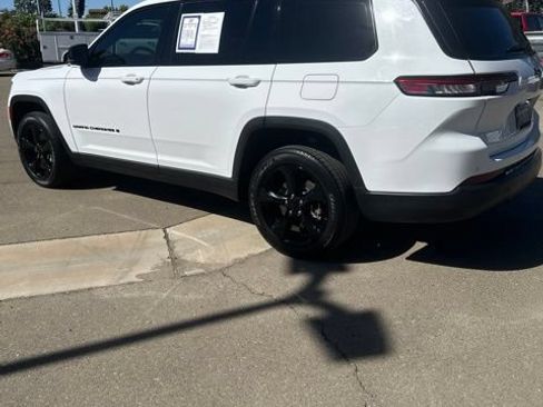 Used 2023 Jeep Grand Cherokee L Laredo RWD image 3