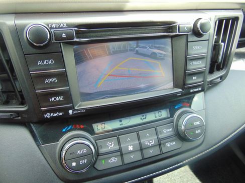 Used 2016 Toyota RAV4 XLE AWD/4WD image 18