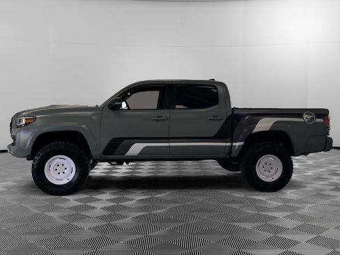 Used 2022 Toyota Tacoma TRD Sport w/ Technology Package image 5