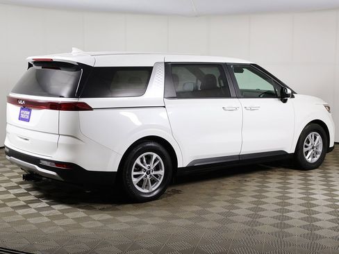 Used 2024 Kia Carnival LX image 11