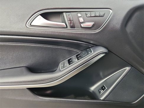 Used 2018 Mercedes-Benz GLA 250 4MATIC image 22