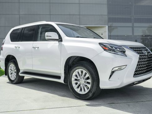 Used 2023 Lexus GX 460 Premium image 3