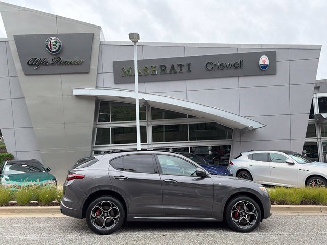 Used 2022 Alfa Romeo Stelvio Ti AWD/4WD image 4