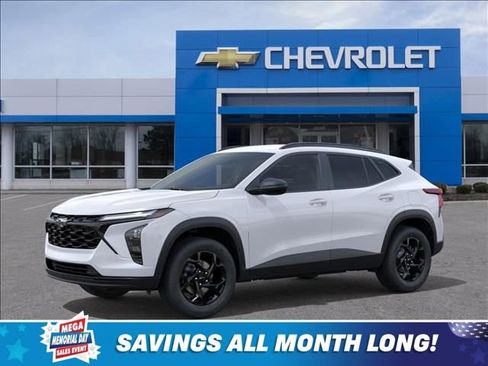 New 2026 Chevrolet Trax LT w/ Driver Confidence Package FWD image 2