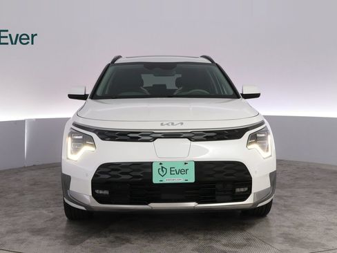 Used 2024 Kia Niro Wave w/ Wave Preserve Package FWD image 12