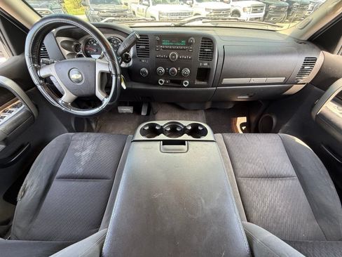 Used 2009 Chevrolet Silverado 2500 LT w/ Exterior Plus Package AWD/4WD image 16