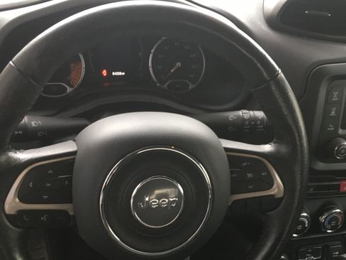 Used 2016 Jeep Renegade Latitude w/ Cold Weather Group AWD/4WD image 10