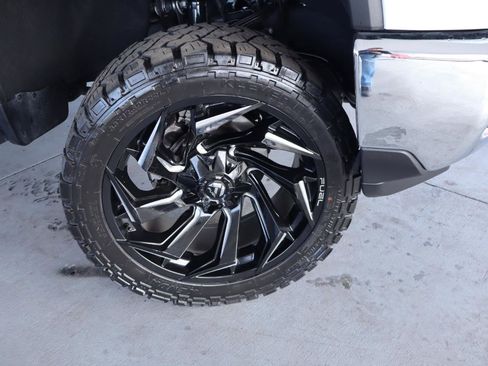 Used 2024 Chevrolet Silverado 2500 LT image 3