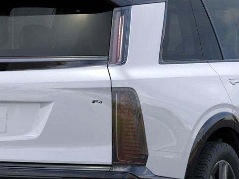 New 2027 Cadillac Vistiq Sport w/ LPO, Floor Liner Package AWD/4WD image 11