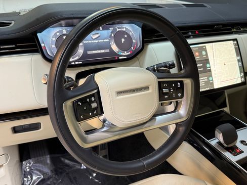 Used 2024 Land Rover Range Rover Long Wheelbase SE image 4