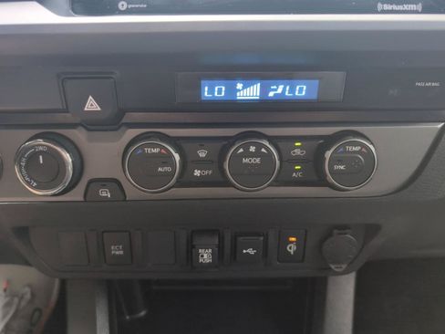 Used 2022 Toyota Tacoma TRD Off-Road AWD/4WD image 25