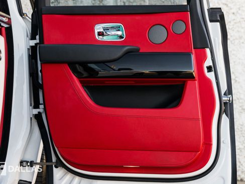 Used 2022 Rolls-Royce Cullinan image 29