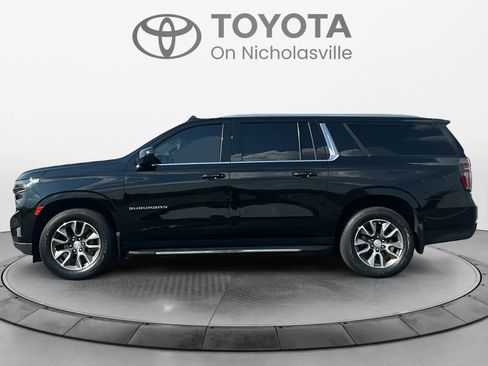 Used 2023 Chevrolet Suburban LT AWD/4WD image 2