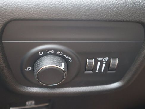 New 2025 Jeep Grand Cherokee L Altitude image 12