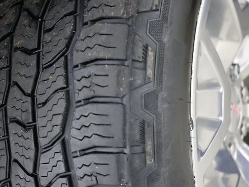 Used 2018 GMC Sierra 1500 SLT w/ SLT Premium Package image 14