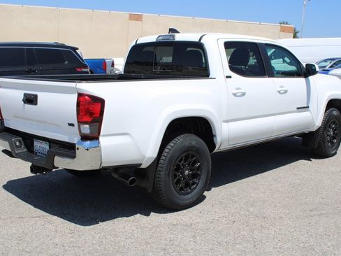 Used 2022 Toyota Tacoma SR5 RWD image 4