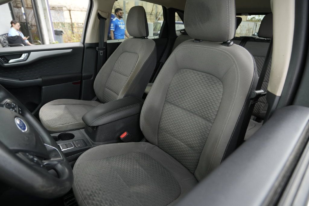 Used 2020 Ford Escape SE FWD image 16