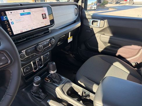 New 2026 Jeep Gladiator Sport AWD/4WD image 28