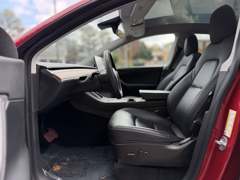 Used 2021 Tesla Model Y Long Range image 23