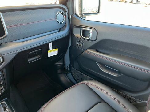New 2025 Jeep Gladiator Rubicon image 10