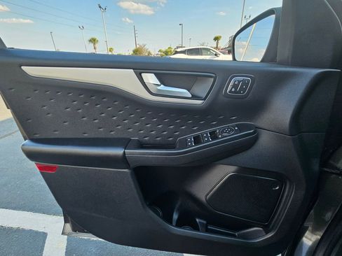 Used 2020 Ford Escape SEL image 17