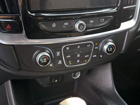 Used 2022 Chevrolet Traverse LT AWD/4WD image 16