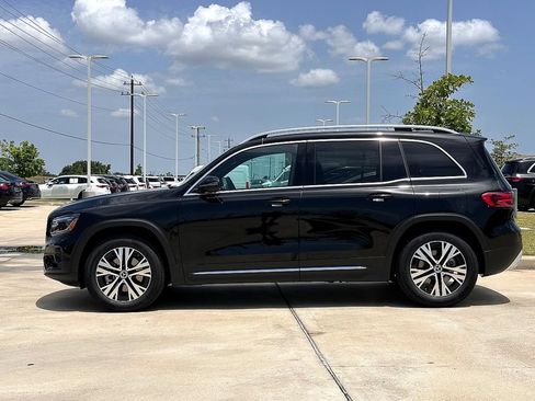 Used 2025 Mercedes-Benz GLB 250 4MATIC image 5