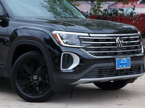 Certified 2025 Volkswagen Atlas SE image 2