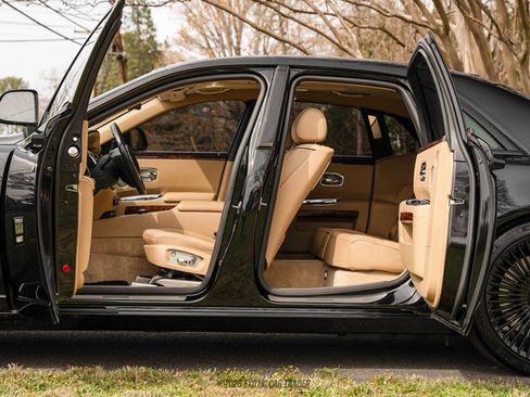 Used 2014 Rolls-Royce Ghost image 28