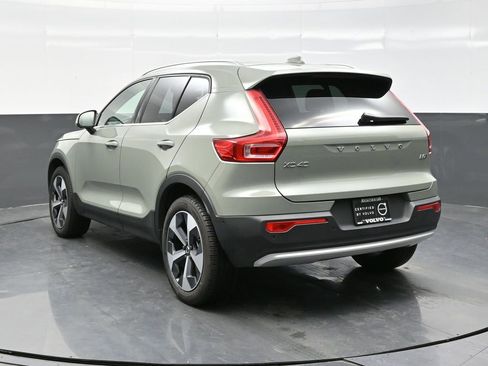Used 2025 Volvo XC40 B5 Plus image 5