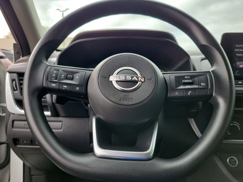 Used 2023 Nissan Rogue S image 21