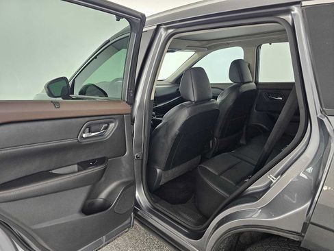 Used 2023 Nissan Rogue SV w/ SV Premium B Package FWD image 15