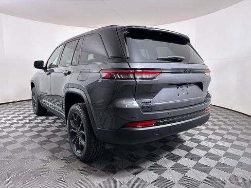 New 2025 Jeep Grand Cherokee Limited image 21