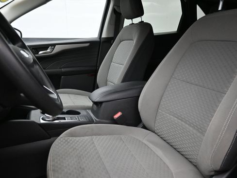 Used 2021 Ford Escape SE image 11