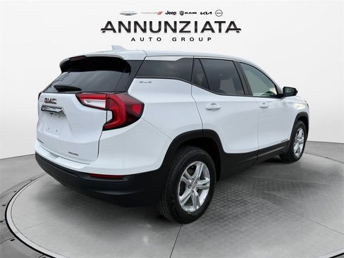 Used 2024 GMC Terrain SLE image 5