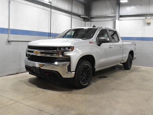 Used 2020 Chevrolet Silverado 1500 LT AWD/4WD image 2