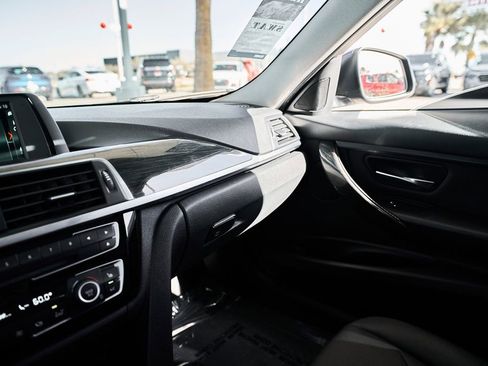 Used 2018 BMW 320i Sedan RWD image 46